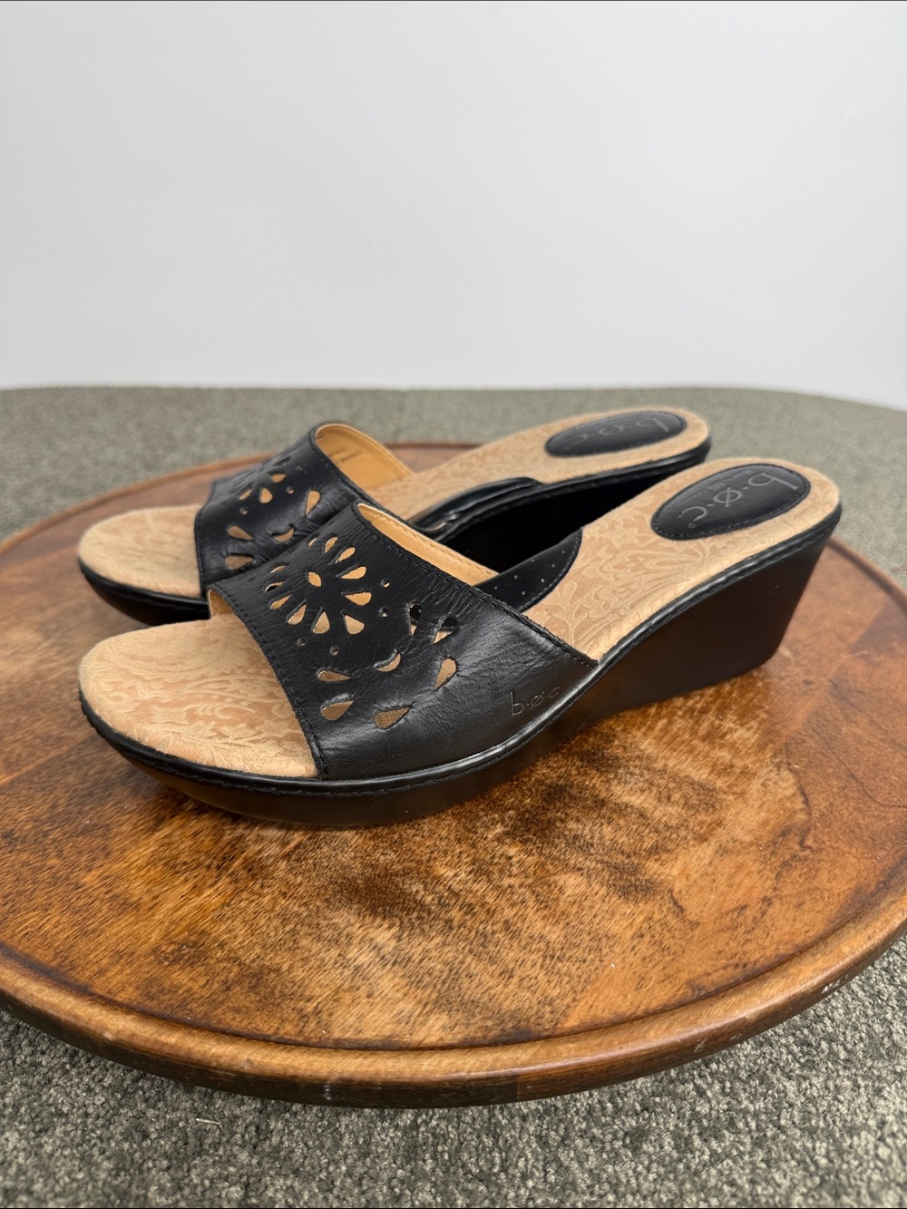 boc Sandals Wm 8 Black Cut Out Leather Slide Wedge Comfort